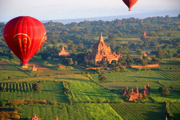 volando-sobre-Bagan-3-590x393
